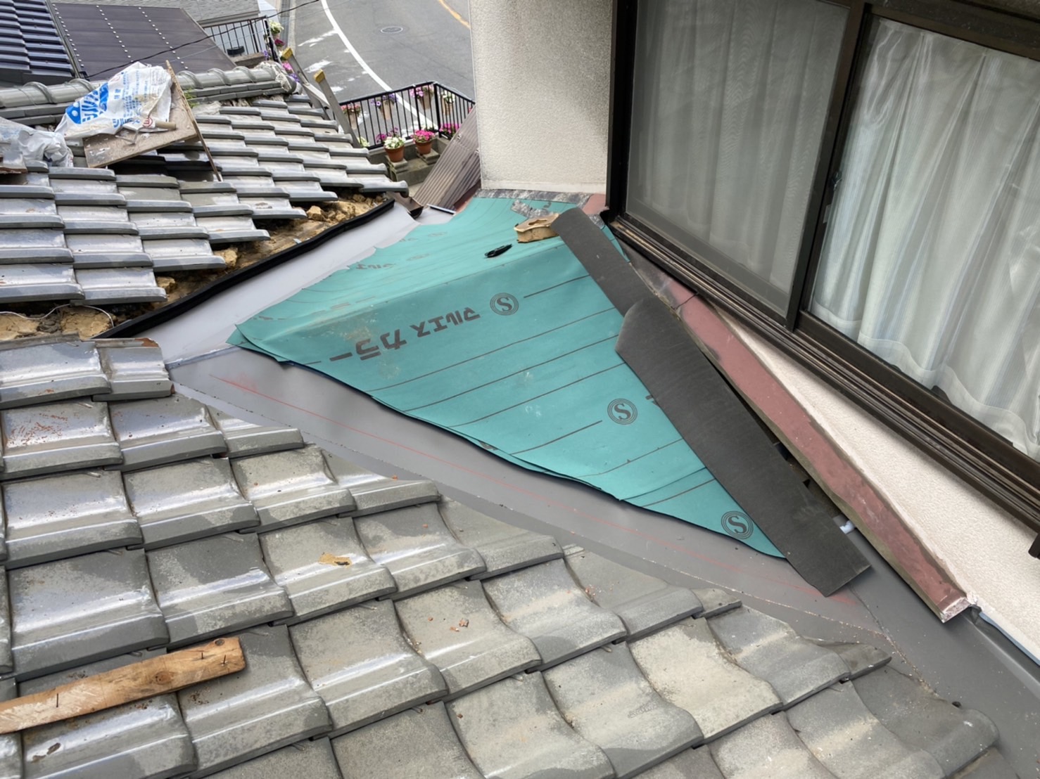 大阪狭山市　雨漏り工事にともなう屋根葺き替え工事